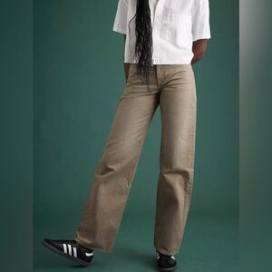 AE77 Stovepipe Jeans Size 2 Taupe NEW
